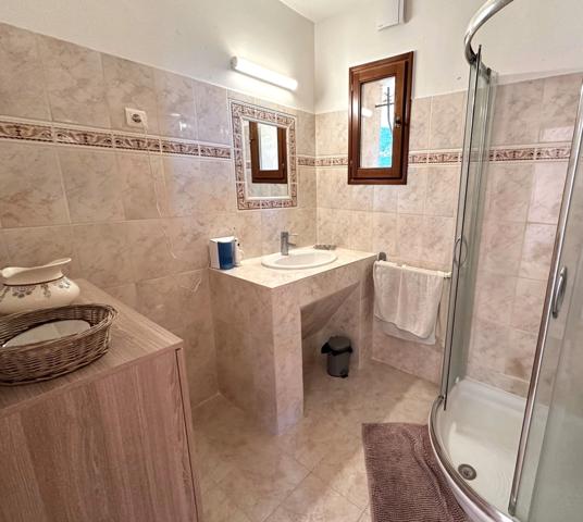 EXCLUSIVITE CATERI : Propriété vue Mer et Montagnes, avec villa, paillet et terrain.