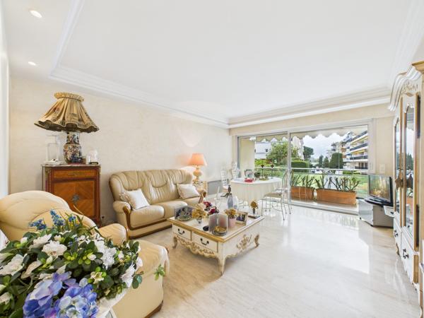T4 73m²  CANNES – Terrasse aperçu mer – Garage double – 2 caves