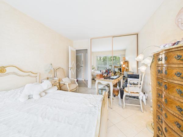T4 73m²  CANNES – Terrasse aperçu mer – Garage double – 2 caves