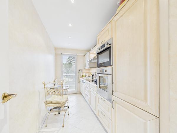 T4 73m²  CANNES – Terrasse aperçu mer – Garage double – 2 caves