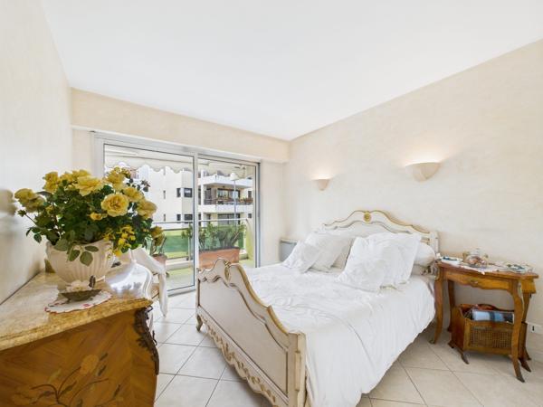 T4 73m²  CANNES – Terrasse aperçu mer – Garage double – 2 caves