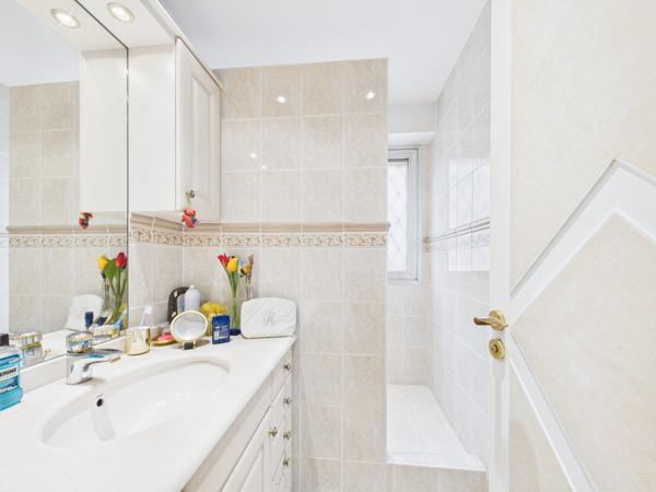T4 73m²  CANNES – Terrasse aperçu mer – Garage double – 2 caves