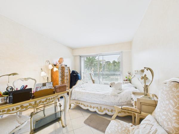 T4 73m²  CANNES – Terrasse aperçu mer – Garage double – 2 caves