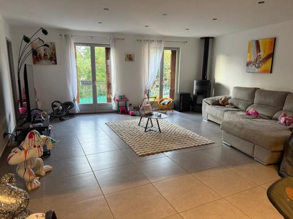 MAISON DE VILLAGE AVEC GARAGE, COUR, TERRASSE ET JACUZZI