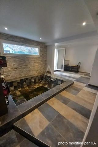 MAISON DE VILLAGE AVEC GARAGE, COUR, TERRASSE ET JACUZZI