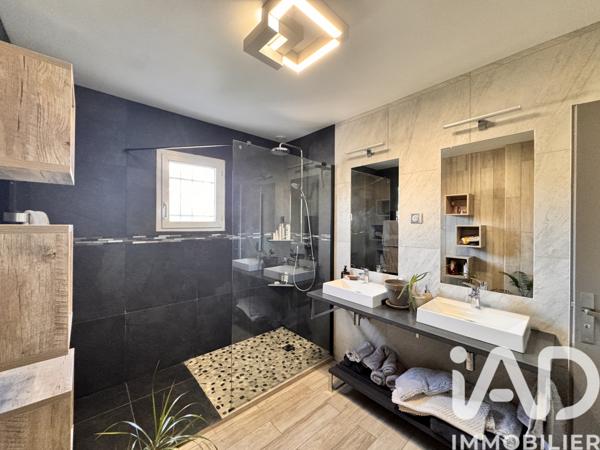 Maison à vendre 8 pièces 214 m² Chatou