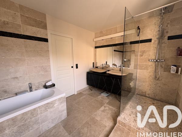 Maison à vendre 8 pièces 214 m² Chatou