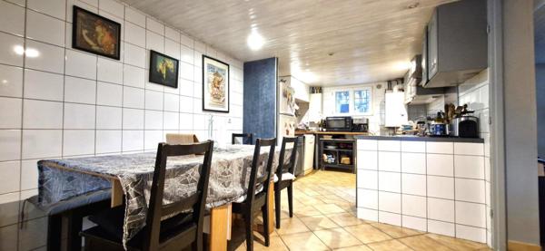 Maison de charme spacieuse et idéalement située !