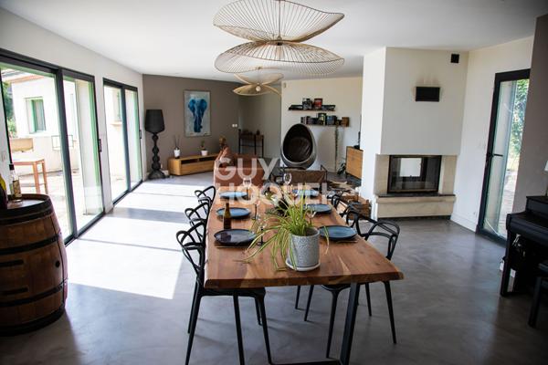 Maison de caractère avec piscine Aubenas 157 m2