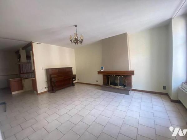 maison en triplex avec environ 320m²+ TERRASSE ET DEPOT