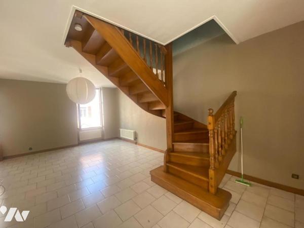 maison en triplex avec environ 320m²+ TERRASSE ET DEPOT