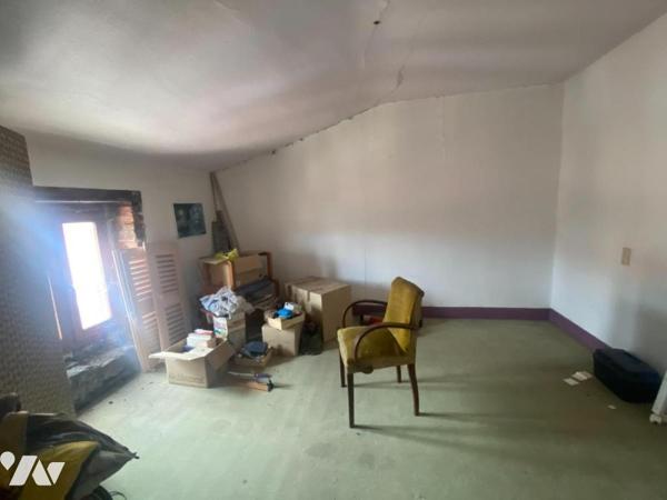 maison en triplex avec environ 320m²+ TERRASSE ET DEPOT