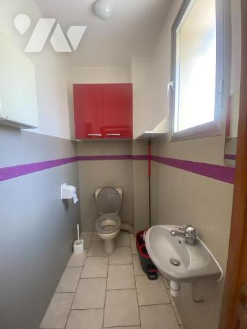 maison en triplex avec environ 320m²+ TERRASSE ET DEPOT