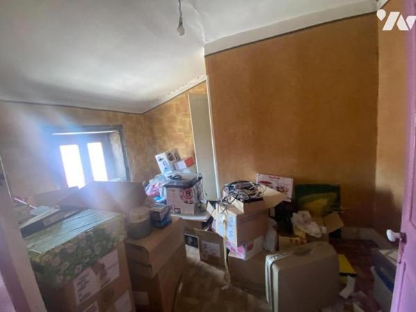 maison en triplex avec environ 320m²+ TERRASSE ET DEPOT