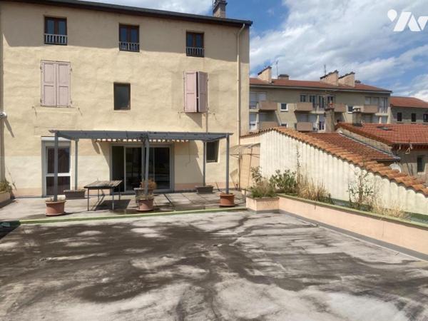 maison en triplex avec environ 320m²+ TERRASSE ET DEPOT