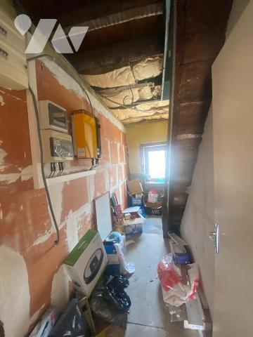 maison en triplex avec environ 320m²+ TERRASSE ET DEPOT