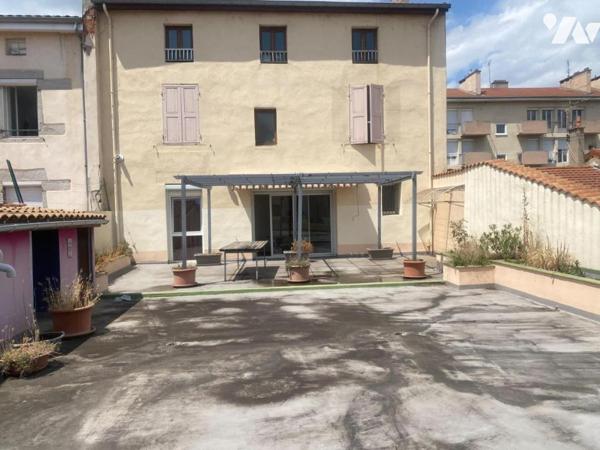 maison en triplex avec environ 320m²+ TERRASSE ET DEPOT