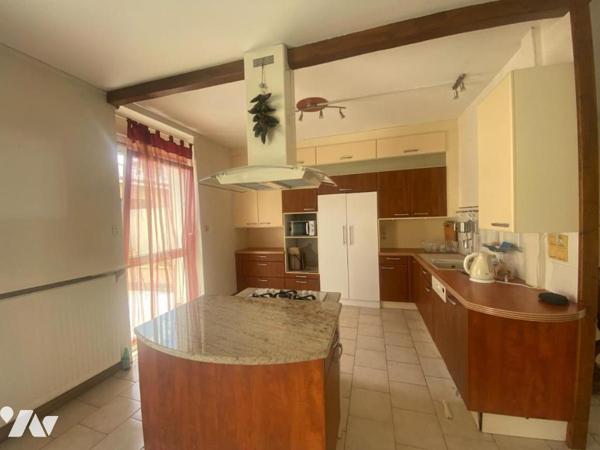 maison en triplex avec environ 320m²+ TERRASSE ET DEPOT