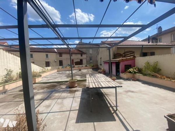 maison en triplex avec environ 320m²+ TERRASSE ET DEPOT