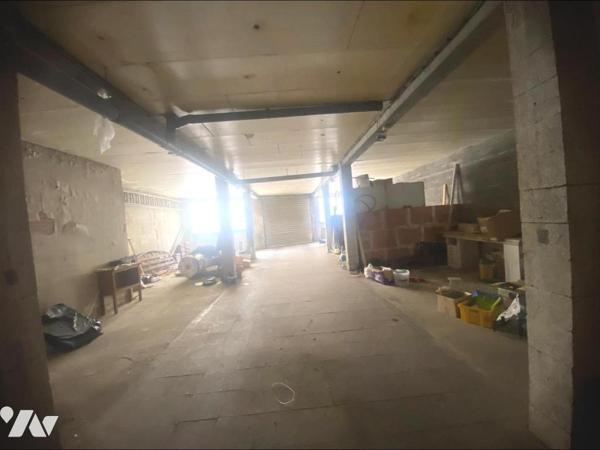 maison en triplex avec environ 320m²+ TERRASSE ET DEPOT