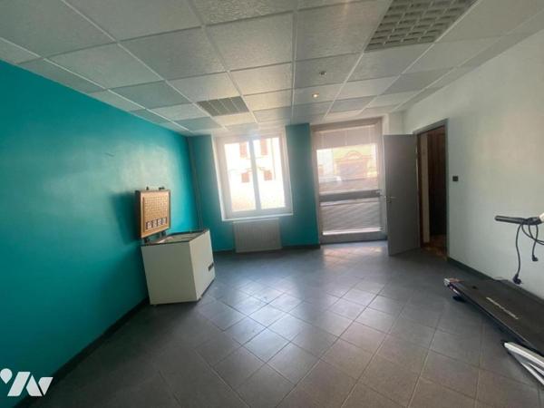 maison en triplex avec environ 320m²+ TERRASSE ET DEPOT