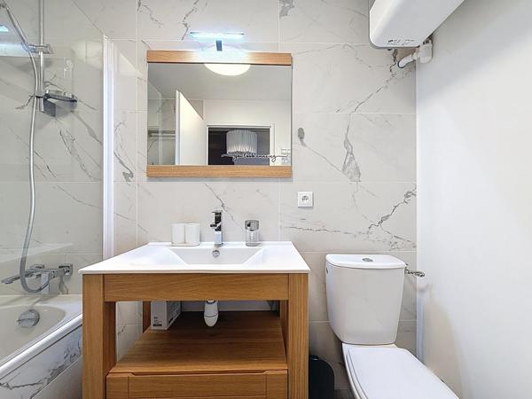 Paris 11e (75011°) Studio rue Popincourt 75011 parfait état