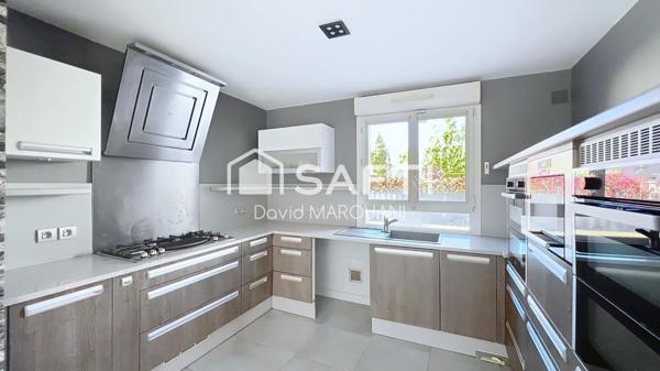 Grande maison familiale avec piscine à Andilly