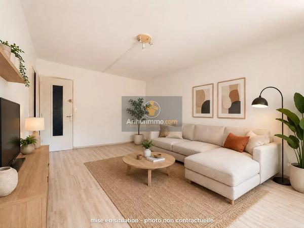 Vente                                                      Appartement
                        
                     3 pièces                      80 m2                     à Apt