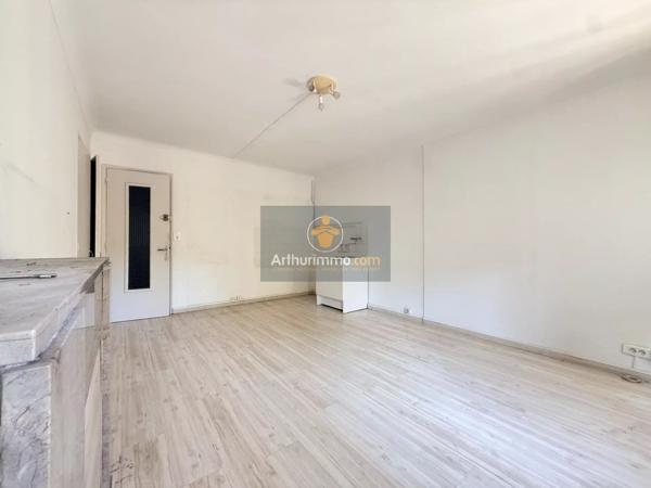 Vente                                                      Appartement
                        
                     3 pièces                      80 m2                     à Apt