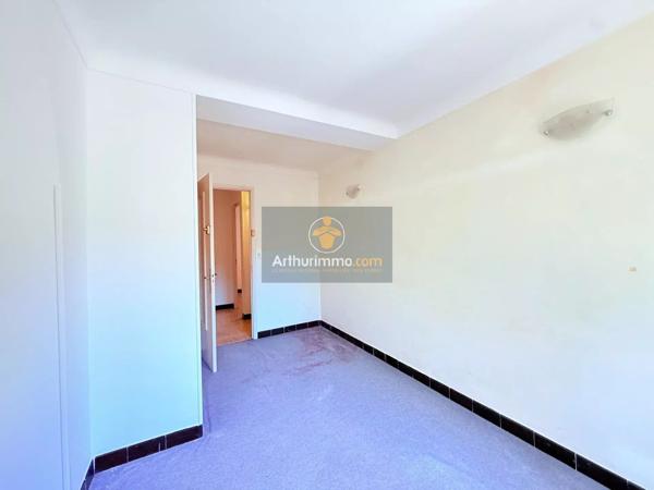 Vente                                                      Appartement
                        
                     3 pièces                      80 m2                     à Apt