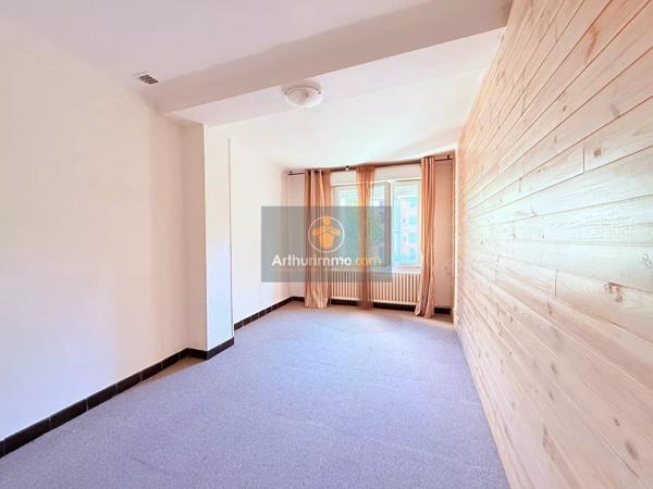 Vente                                                      Appartement
                        
                     3 pièces                      80 m2                     à Apt