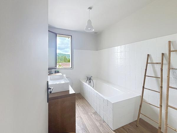 Jolie maison spacieuse, 4 chambres, centre Prayssac