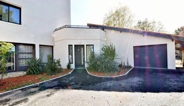 EXCLUSIVITE - Appartement T4 rez de jardin - Garage et parkings