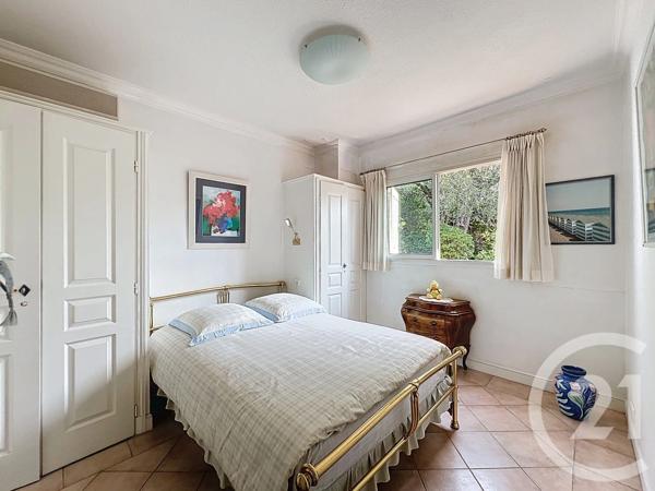 Maison à vendre  6 pièces - 192 m 2   MOUGINS  - 06