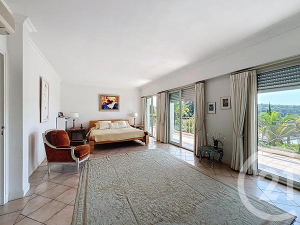 Maison à vendre  6 pièces - 192 m 2   MOUGINS  - 06
