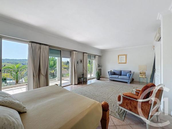 Maison à vendre  6 pièces - 192 m 2   MOUGINS  - 06