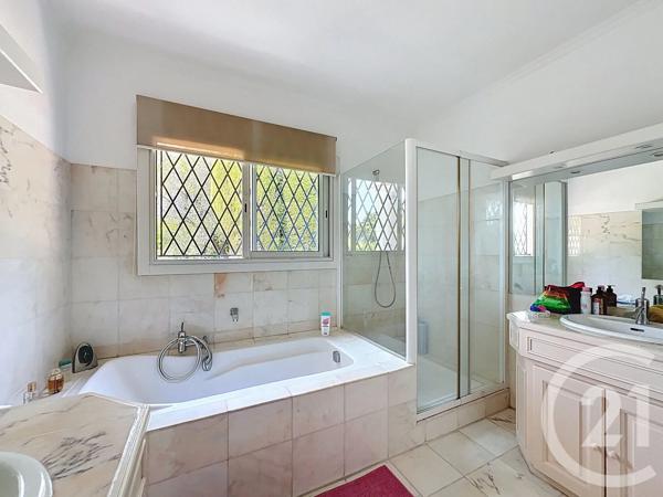 Maison à vendre  6 pièces - 192 m 2   MOUGINS  - 06
