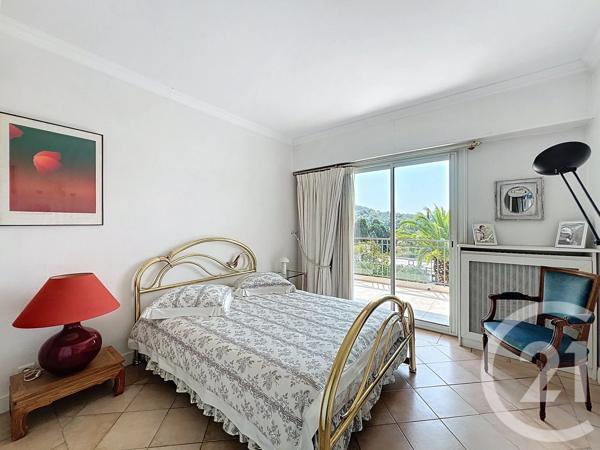 Maison à vendre  6 pièces - 192 m 2   MOUGINS  - 06