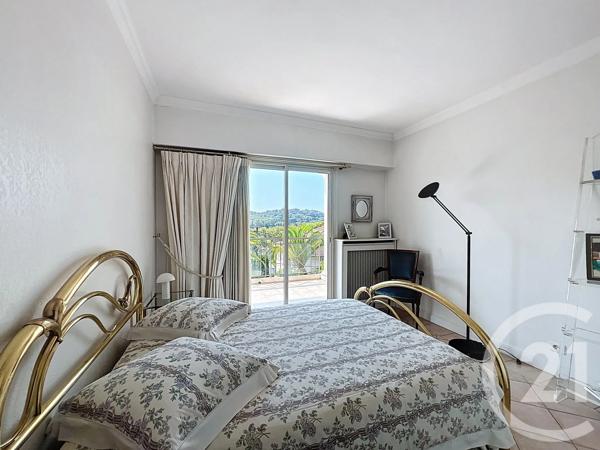 Maison à vendre  6 pièces - 192 m 2   MOUGINS  - 06