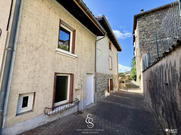 Maison de village à fort potentiel, à deux pas d’un plan d’eau !