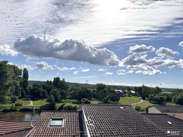 Maison de village à fort potentiel, à deux pas d’un plan d’eau !