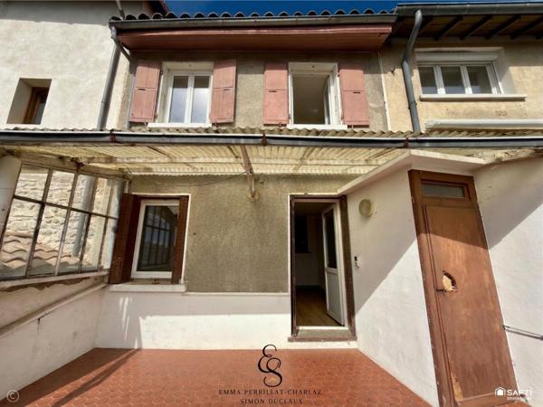 Maison de village à fort potentiel, à deux pas d’un plan d’eau !