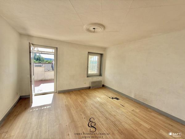 Maison de village à fort potentiel, à deux pas d’un plan d’eau !