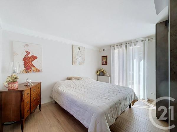 Maison à vendre  7 pièces - 146,42 m 2   FREJUS  - 83