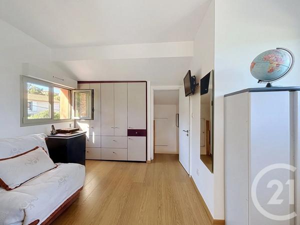 Maison à vendre  7 pièces - 146,42 m 2   FREJUS  - 83
