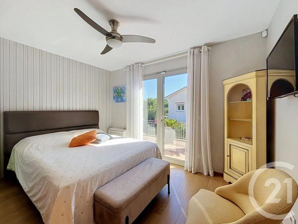 Maison à vendre  7 pièces - 146,42 m 2   FREJUS  - 83