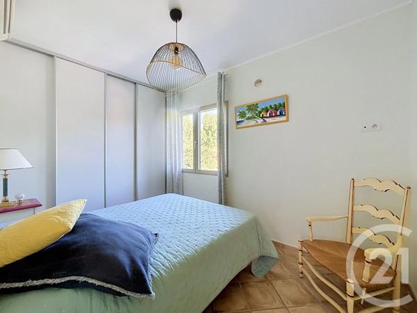 Maison à vendre  7 pièces - 146,42 m 2   FREJUS  - 83