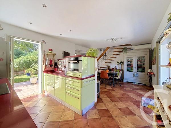 Maison à vendre  7 pièces - 146,42 m 2   FREJUS  - 83