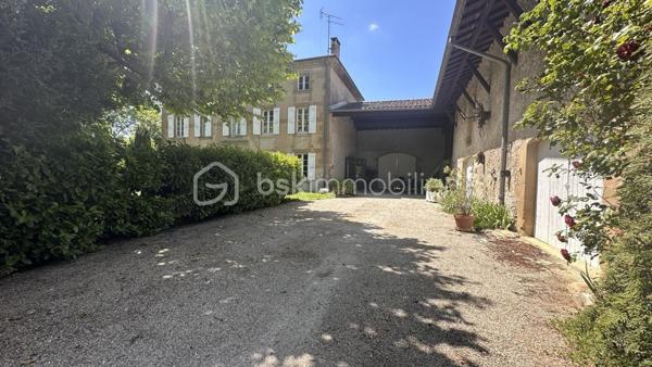 Corps de ferme de 240,96 m²