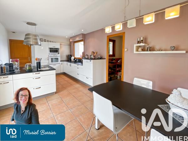 Maison à vendre 8 pièces 208 m² Saint-Genest-Lerpt